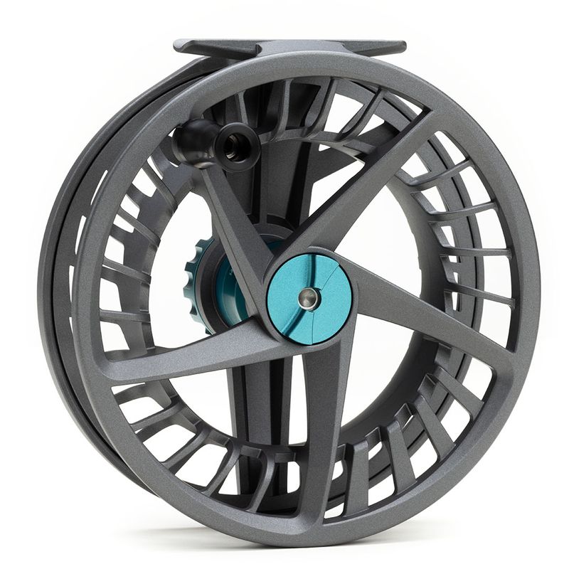 Närbild av Liquid Max 10-fiskerulle i grått med stor spole, öppet ventilerad design och innovativt Cobalt Drag System.